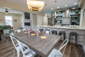 Image of Lake View and Roof Top Deck, Sleeps 14, Walk to Beach & Zoo