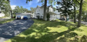 Image of Classic Lake House just a few blocks to Abbey, Lakefront, Restuarants, & Beach