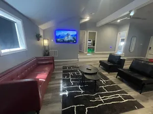 Image of Chic & Modern Stay walking distance to restaurants, bars and shops!