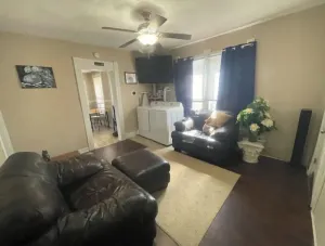 Image of (F1) Convenient 3br Syracuse University apartment