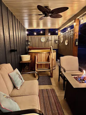 Image of No Cleaning Fee. King Bed. Cedar soaking Hot Tub, 5min walk to Beach