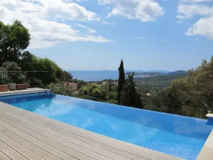 Image of 4\/5 Bed Villa With Infinity Pool And Stunning Sea Views
