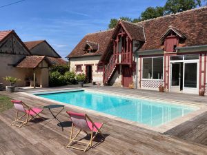 Image of Nice castle with swimming pool, 27 people, between Loire castles and Burgundy