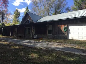 Image of Lake House near Green River Lake and minutes from several marinas.