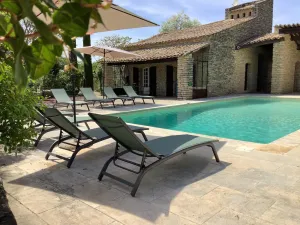Image of Ideally located apartment with swimming pool, breathtaking view of Gordes, Mont du Lubéron