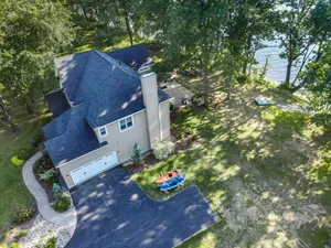 Image of Riverfront home on the Hudson, minutes to Saratoga
