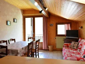 Image of Sunny 2-star Apartment, 6 sleeps, near slopes, south balcony, ski shuttle