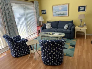 Image of Bright, sunny, beautifully decorated one-bedroom condo overlooking the pool.