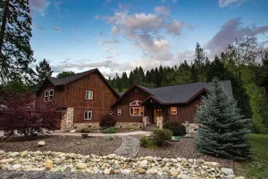 Image of **RIVERFRONT** Mountain Lodge! Near Shasta Ski Park,Shasta Lake & Castle Crags!