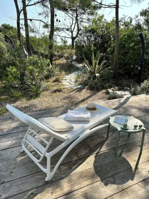 Image of Les pieds dans l'eau, house sleeps 4, lido de la Marana, unique location.