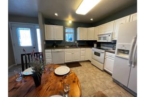 Image of Comfortable 3 bed\/3 bath\/garage overlooking Pierre