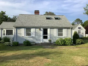 Image of Two bedroom sleeping 4 walk to the beach!