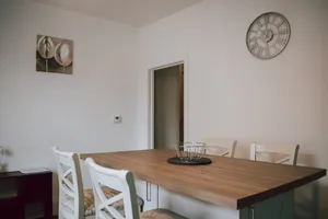 Image of Charming Two Bedroom Apartment in Strawberry Hill