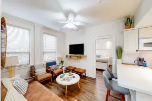 Image of Renovated studio in the heart of Palm Beach - free parking, security box