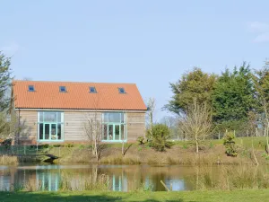 Image of Relax and enjoy the peaceful surroundings, complete with 2 fishing lakes and wildlife.