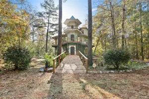 Image of Breathtaking, Wooded River Retreat \" Isle Of View\"