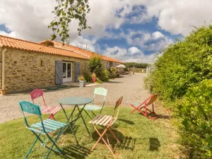 Image of \"Charming Cottage with Private Garden, Jacuzzi, and Bikes – Near Nantes & Beach\"