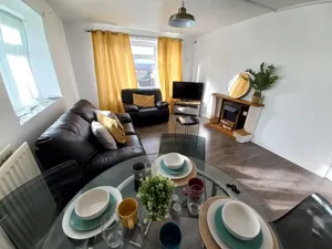 Image of 2 Bed City Center Apartment with Free Parking