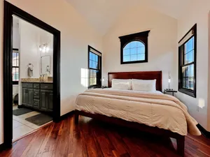 Image of Luxurious Remodeled 2BR\/3BED Bentonville NWA \/ Walmart HO Area