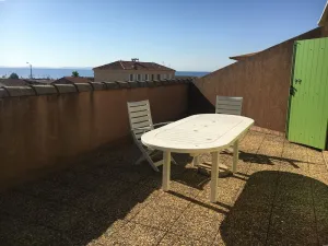Image of Air-conditioned 2-room apartment with solarium for 4 people, private parking, near the beach