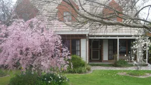 Image of Mansfield House - Country Holiday Accommodation, Sleeps 10, up to 15