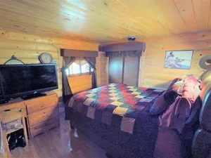 Image of Secluded, Peaceful Private Bedroom Retreat