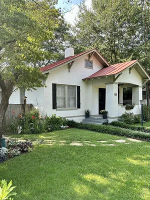 Image of Charming downtown Aiken cottage close to restaurants and equestrian events!