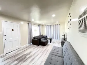 Image of Cozy back house w\/self checking in the heart of LA Full Kitchen, Wifi