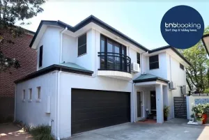 Image of Bulimba Central | 2BR, Courtyard, Pet Friendly