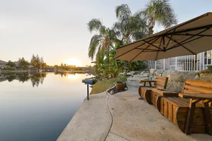 Image of Peaceful Lakefront house -5 min away from Golf Course