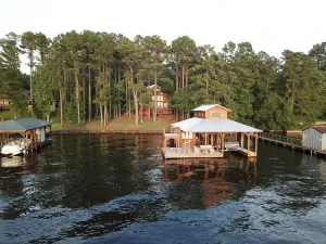 Image of 3 Story Peaceful Lakehouse on Lake Palestine--20 mins from Tyler\/2 hrs from DFW