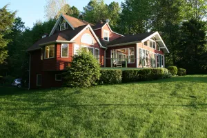 Image of Family get away to this charming cottage on 600 ft of Lake