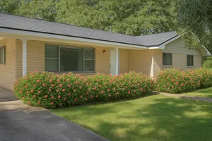Image of 3\/2 on 1 acre on main road close to Casinos, Restaurants & Plants!