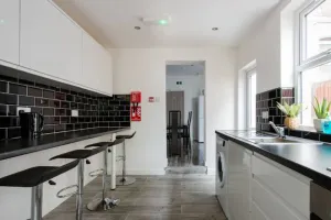 Image of Large 6 Bed 6 Bathroom House - Ideal For Families, Large Groups, Contractors & Business Travellers