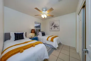 Image of KINO \/ Sleeps 8 \/ 4 BR \/ 2 BA \/ Garage \/ Fenced