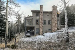 Image of Evergreen Dream Home! HOT TUB \/KING BEDS \/ PIANO\/ AMAZING VIEWS\/ 10 MIN TO SKI!!