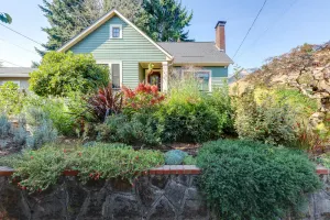 Image of Gorgeous 3 bed\/ 2 bath home in the heart of Sellwood! Walk to everything!