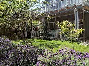 Image of Sweet one level house in the Heart of Alberta Arts