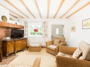 Image of Pass the Keys Traditional Comfy 2 Bed in Alderminster