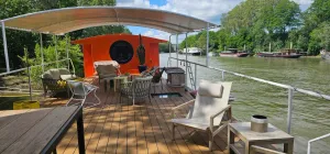 Image of Luxury barge in Bagatelle park