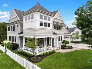 Image of Newly decorated Wequetonsing Home - Walking distance to downtown.