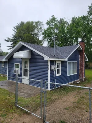 Image of Cute cabin located in the Houghton Lake area.