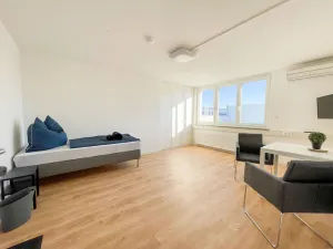 Image of Modern + spacious room with shared kitchen and shared bathroom