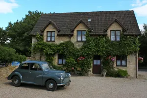 Image of Castle Combe  - the prettiest Cotswold village near Bath \/ 6 bedrooms ensuite