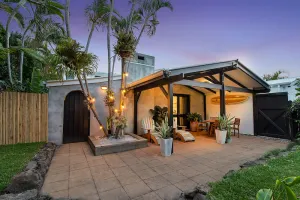 Image of White Palms Surf Shack, 80m from the beach! Air-conditioned