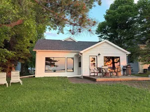 Image of Waterfront Cottage on Magnificent Rainy Lake: Completely Renovated in 2024-25!