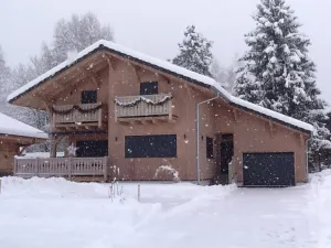 Image of 50m from the ski bus, slopes 5min, 4 * Family Chalet with parking and Wifi