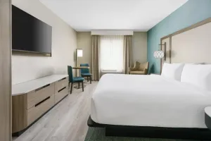 Image of Ultimate Marathon Key Getaway! Convenient Room, King Bed, Free Breakfast, Pool