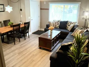 Image of The House Hotels- E. Turkeyfoot Whole House  - 12 Mins. to  Airport