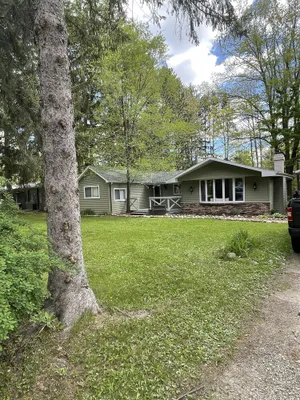 Image of Cute home across the street from full rec-Chain O Lakes Waupaca